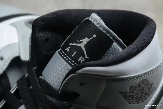 554724-092 Mid Light Smoke 1 AIR Jordan Grey 0525